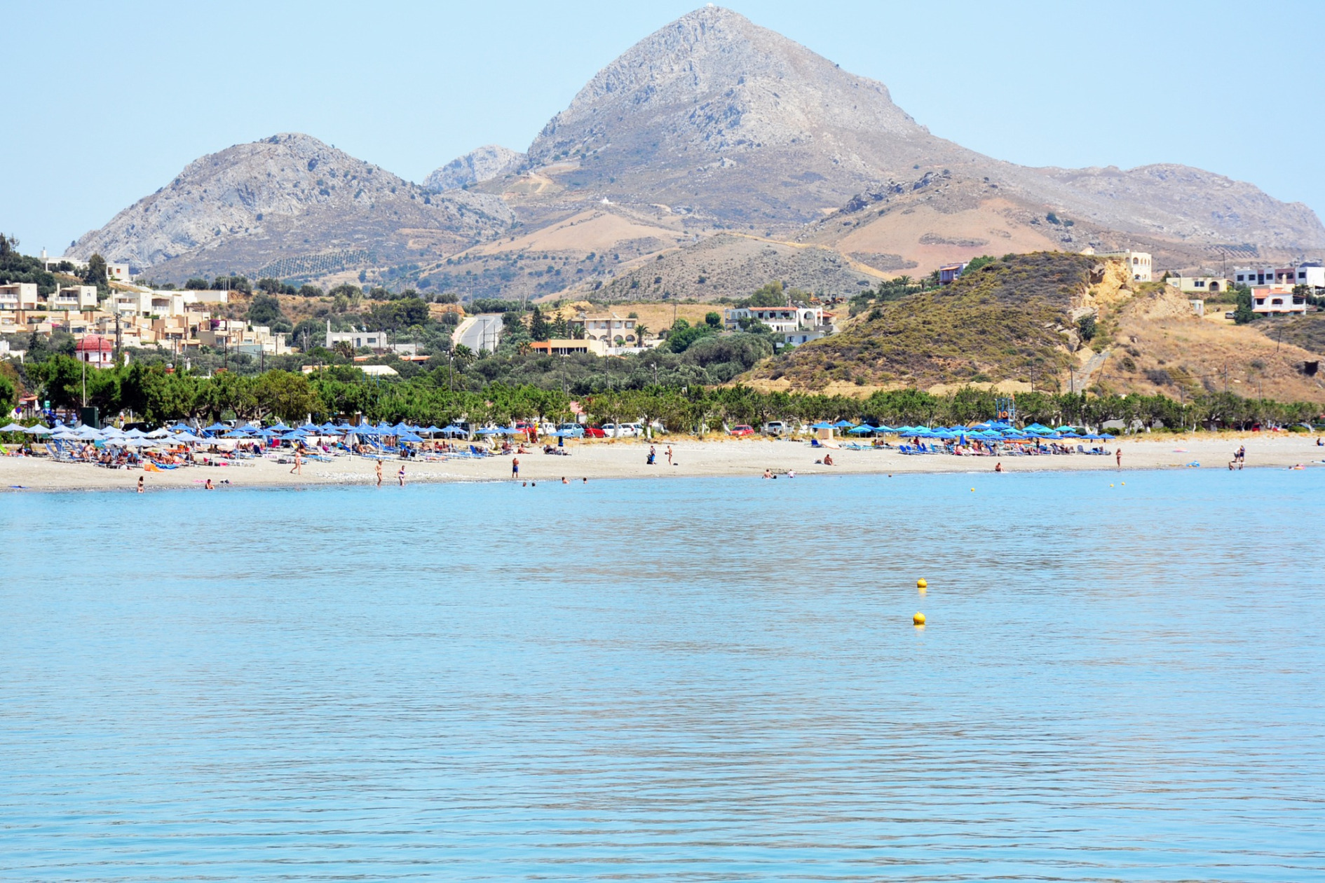 Η μεγάλη αμμώδης παραλία στον Πλακιά, νότια του Ρεθύμνου.